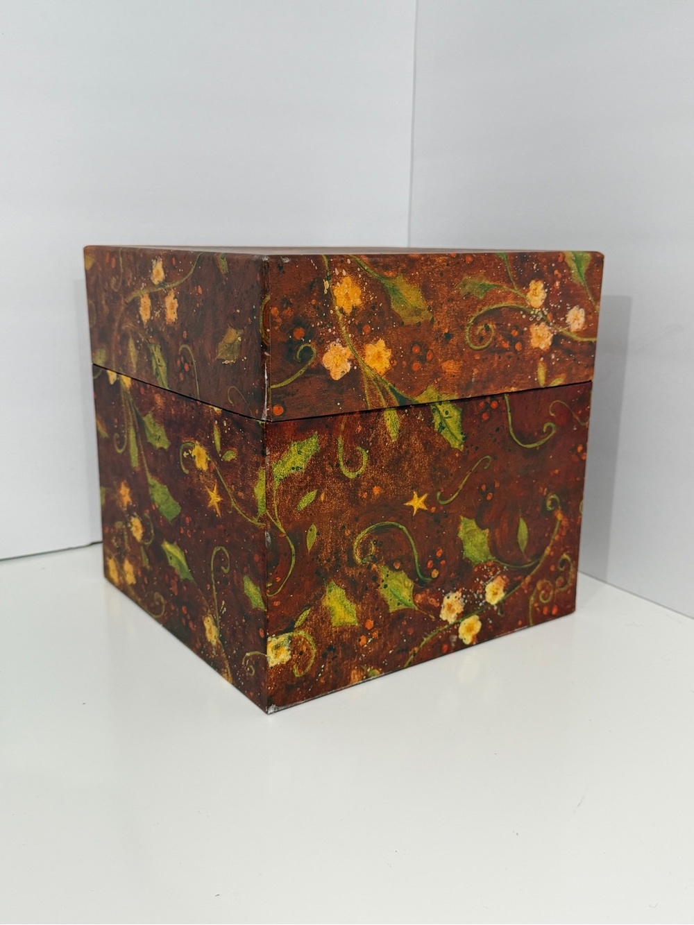 BOB'S BOXES PRIMITIVE HOLIDAY HOLLY STURDY Storage Box STARS 9" SQUARE